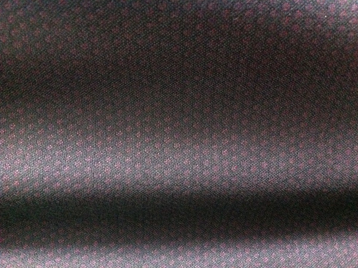 Костюмная бордовый горошек